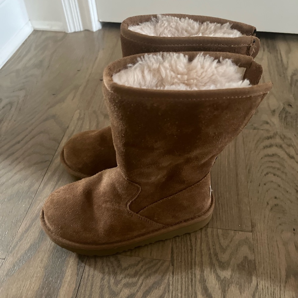 Girls Ugg boots size 13- tan